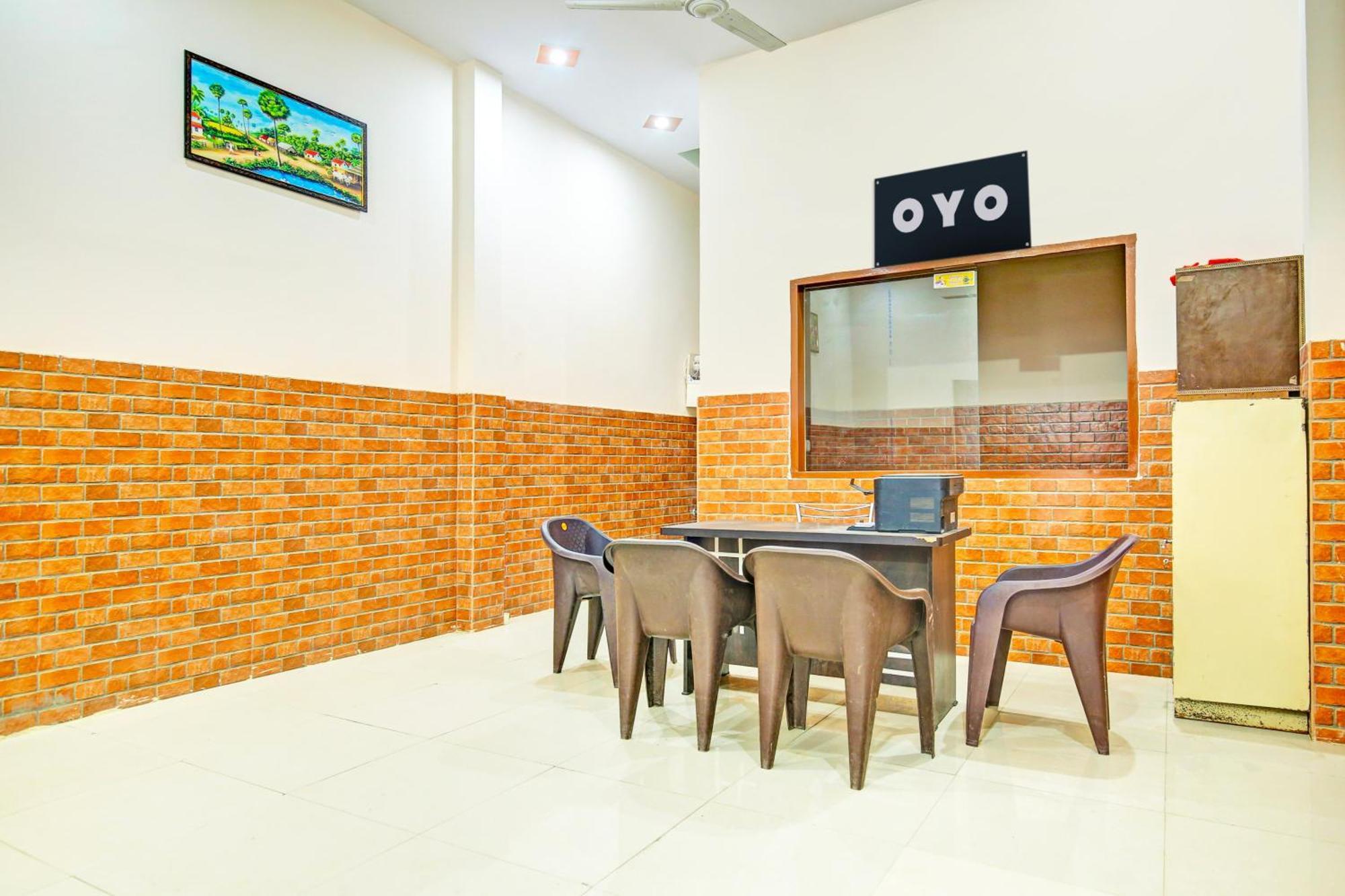 Super Hotel O Sirsa Hotel & Guest House Extérieur photo